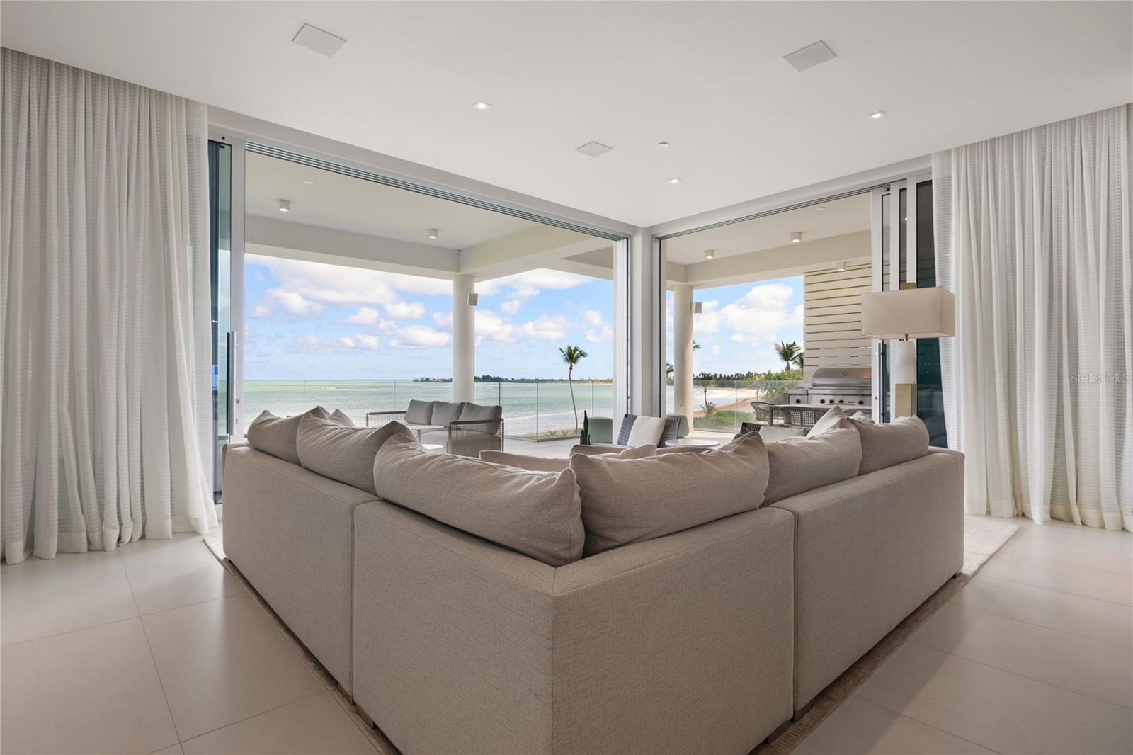 OCEAN DRIVE ST. REGIS BAHIA BEACH - Residential