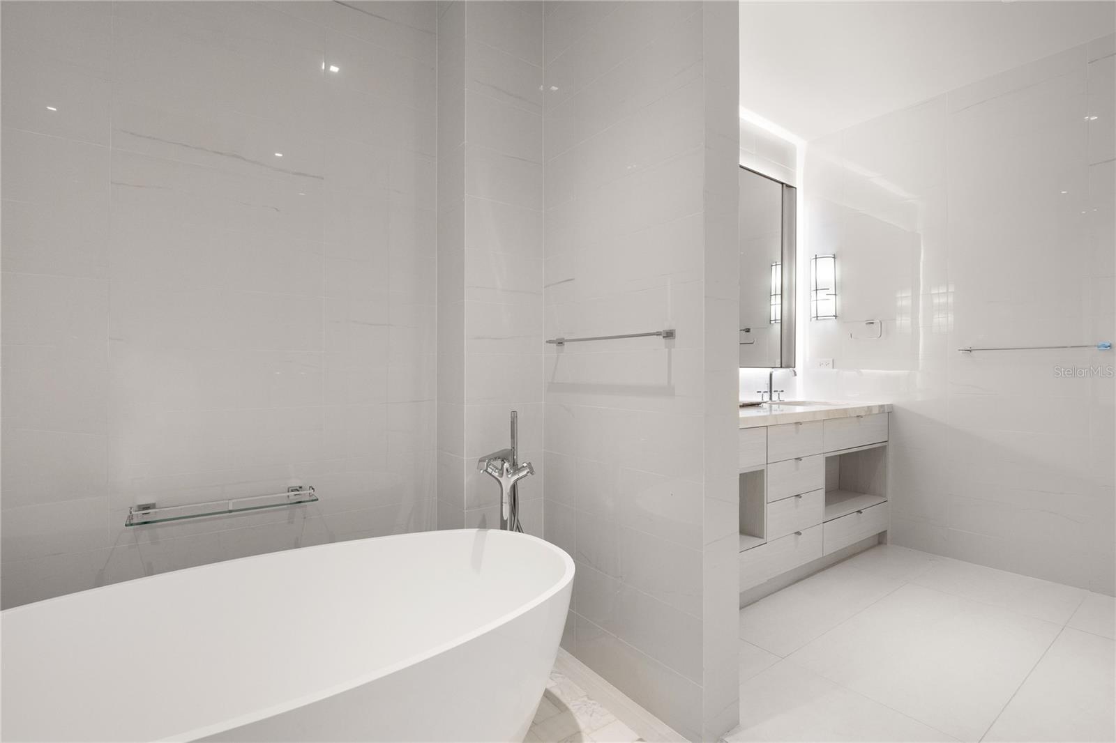 OCEAN DRIVE ST. REGIS BAHIA BEACH - Residential