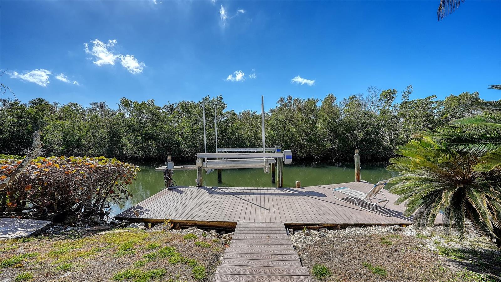 BAY ISLES - Residential