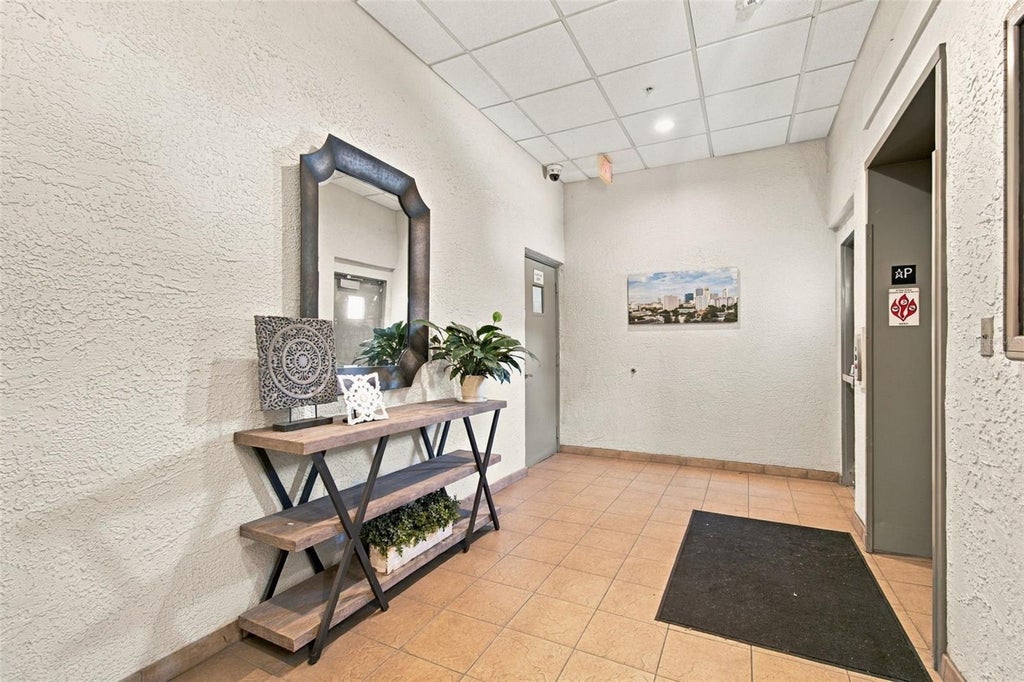 Photo of 316 8th Street S #304, St Petersburg, FL 33701 (MLS # TB8549708)