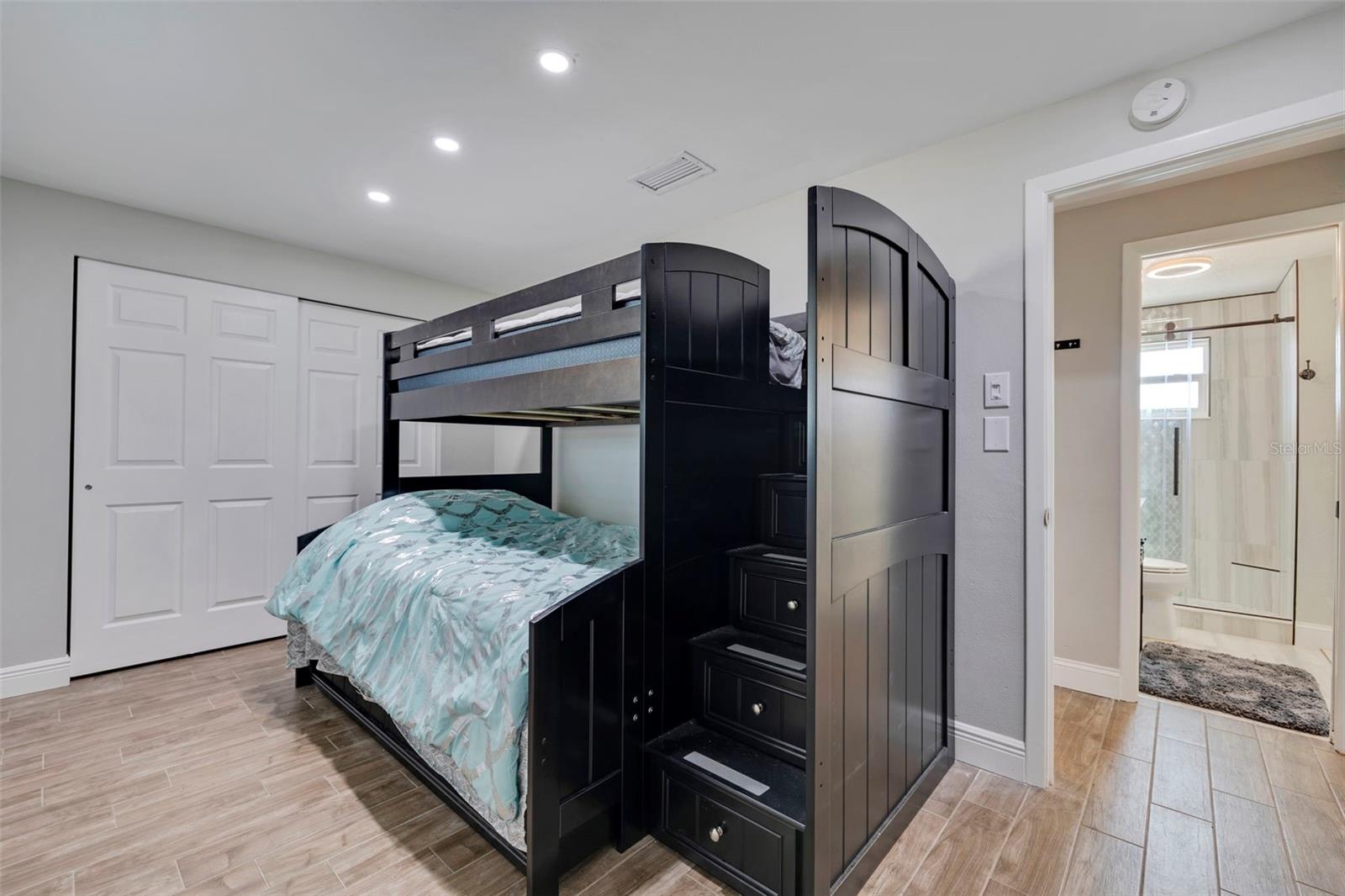 SPITZERS BLK 6 REP OF 5TH ADD TO HARBOR SHORES - Residential