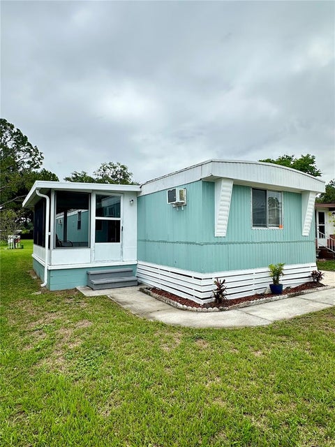 Tiny photo for 818 Michigan Street, Wildwood, FL 34785 (MLS # OM725717)