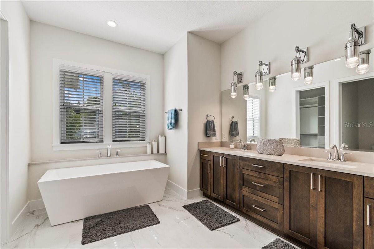 OAKLAND PARK - Residential