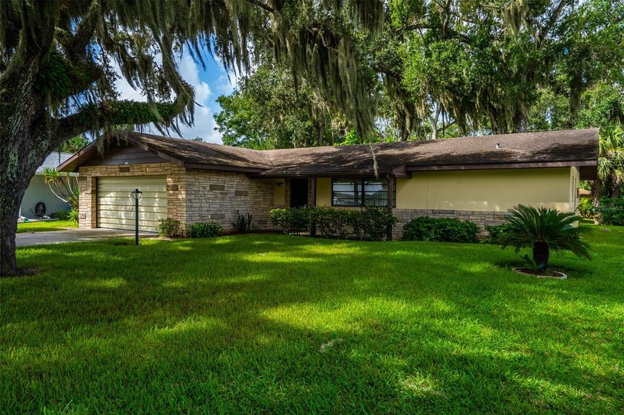 Honey stop the car!  You will love this 2 bedroom, 2 bathroom home with a 2 car garage and beautiful yard! Living room has recently installed vinyl laminate flooring and very open feel.  There's a large picture window that brings natural light in the living room. Dining area is right off kitchen and has sliding glass doors leading to the large screen porch.  Porch is great for enjoying cool evenings and has newer outdoor carpeting. What a great kitchen with plenty of cabinets and countertop space. Tile backsplash and vinyl laminate flooring were recently installed. Newer refrigerator and microwave. If you love to cook with gas, you've got it here! Range is propane fueled. Roomy master bedroom has walk in closet and standing shower in master bathroom. Beautiful tile backsplash was recently installed over master vanity.  Guest bedroom and bathroom are in opposite side of house, perfect for kids or family. This home is close to grocery store and restaurants.  If you like the water and everything it has to offer, there are several city parks with boat launches along the river! ;Water: City