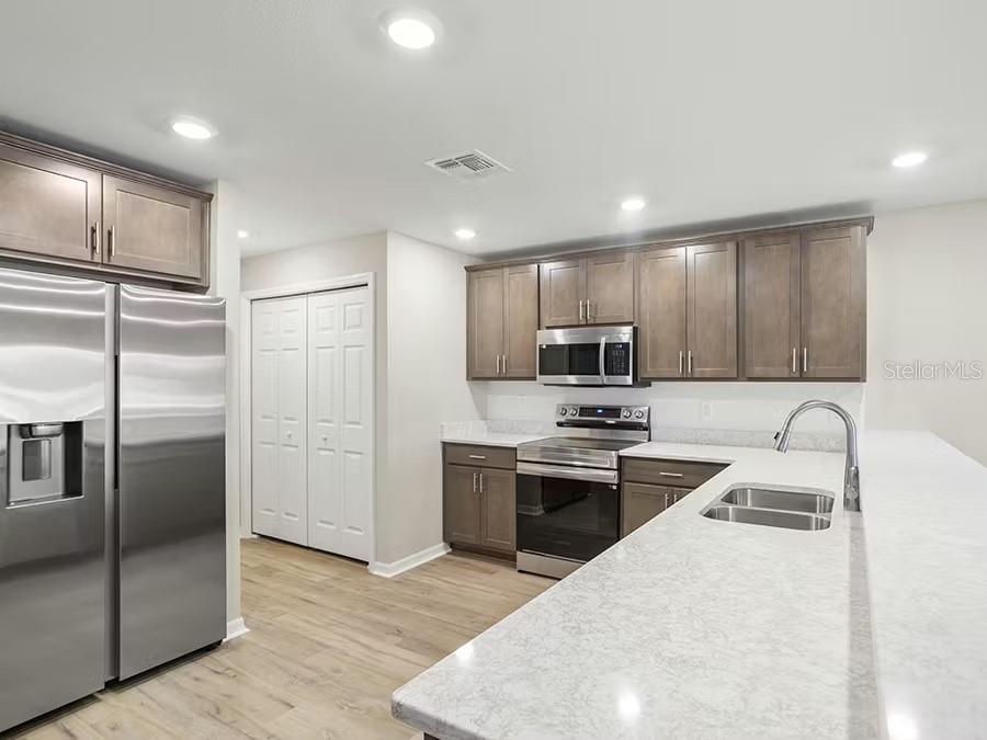 BRIDGE POINTE - Residential