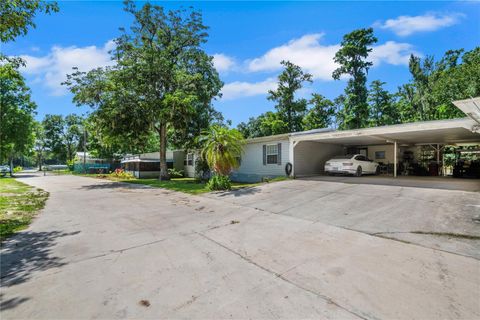 A home in LAKELAND