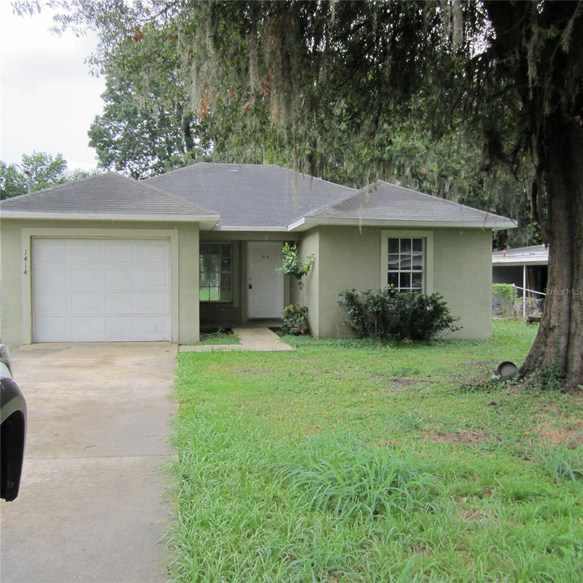 Charming Inwood home, located one block to lake Alfred. This 3 bedroom , 2 bathroom is perfect for 1st time home buyer or as an investment property. Its close to school and shopping. The drain field was done approximately 8 mths ago, New kitchen cabinets were put in, also both toilets and vanity, plus a new hot water tank. Please note that the hose will need a new A/C unit., however if the buyer does not want to put in new central air then they can use the window AC units(4). The house does not comes with appliances, there is a refrigerator in the garage that can be used in the kitchen.