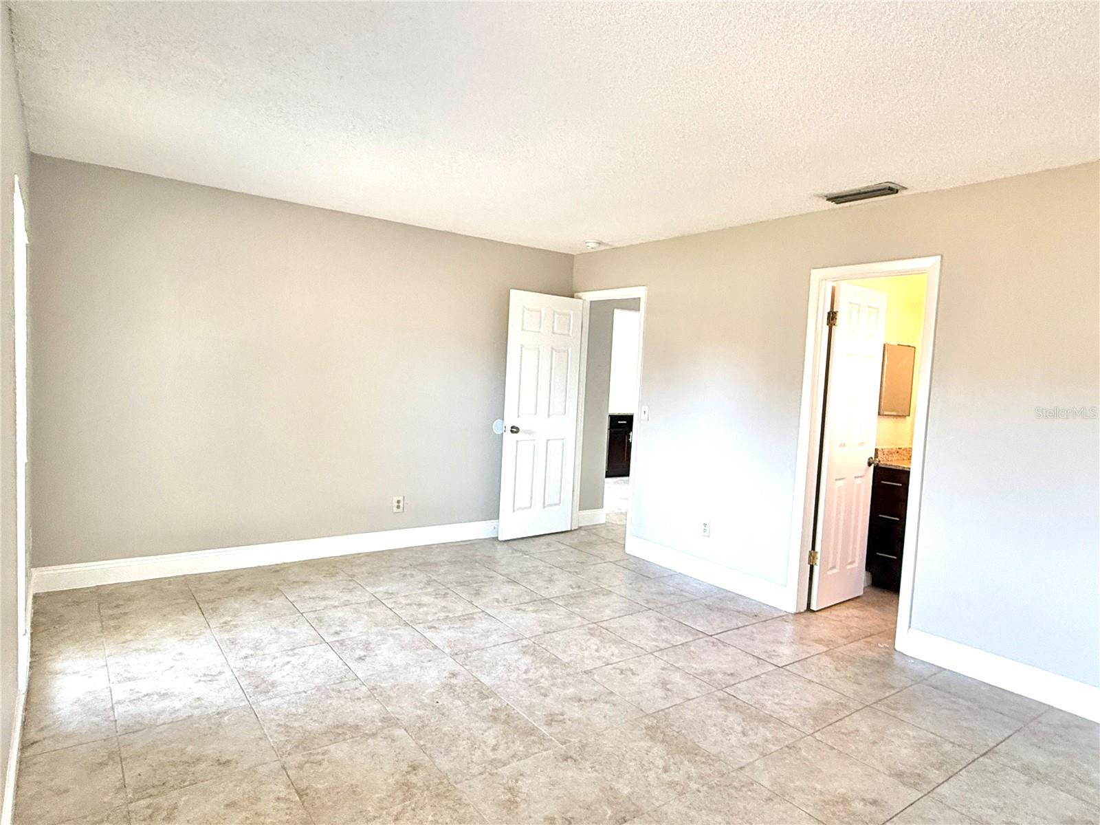 BLOOMINGDALE SEC H UNIT 2 - Residential Lease