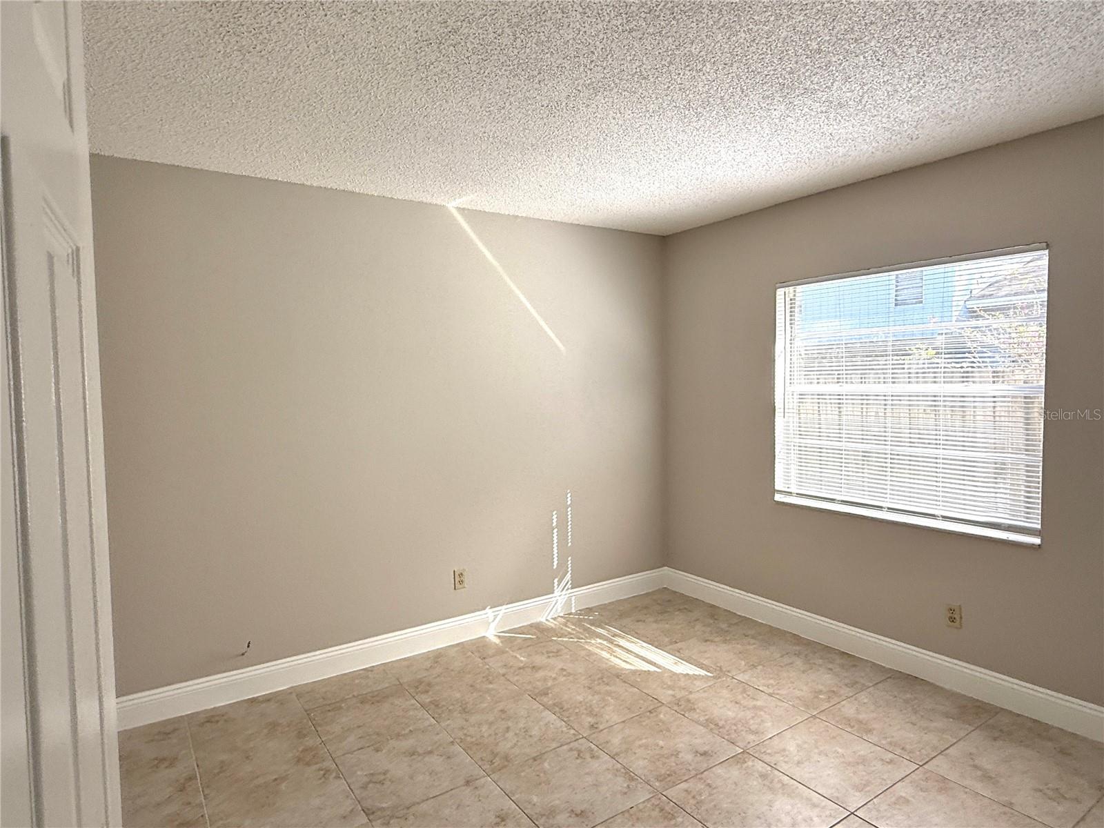 BLOOMINGDALE SEC H UNIT 2 - Residential Lease