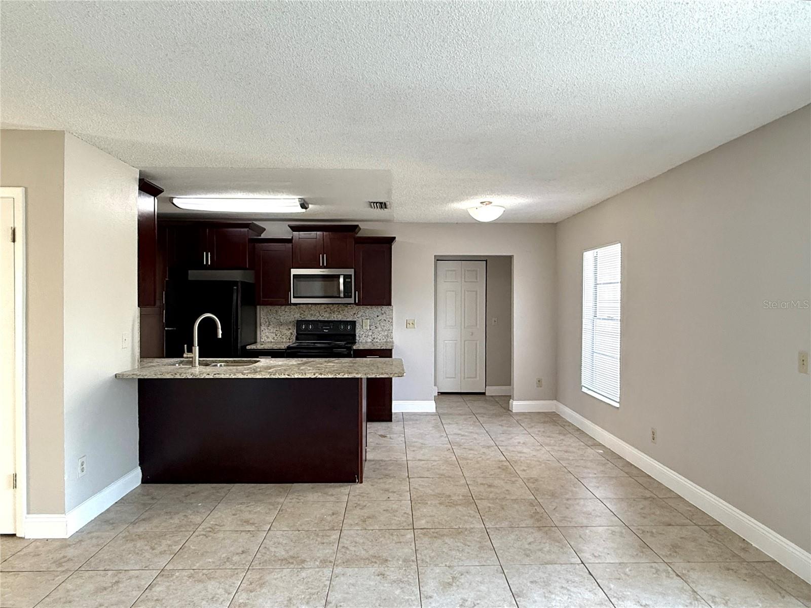 BLOOMINGDALE SEC H UNIT 2 - Residential Lease