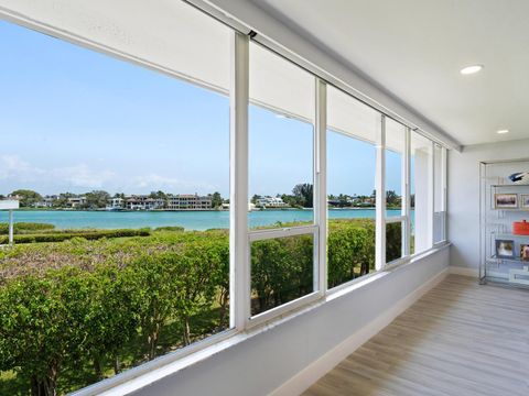 A home in LONGBOAT KEY