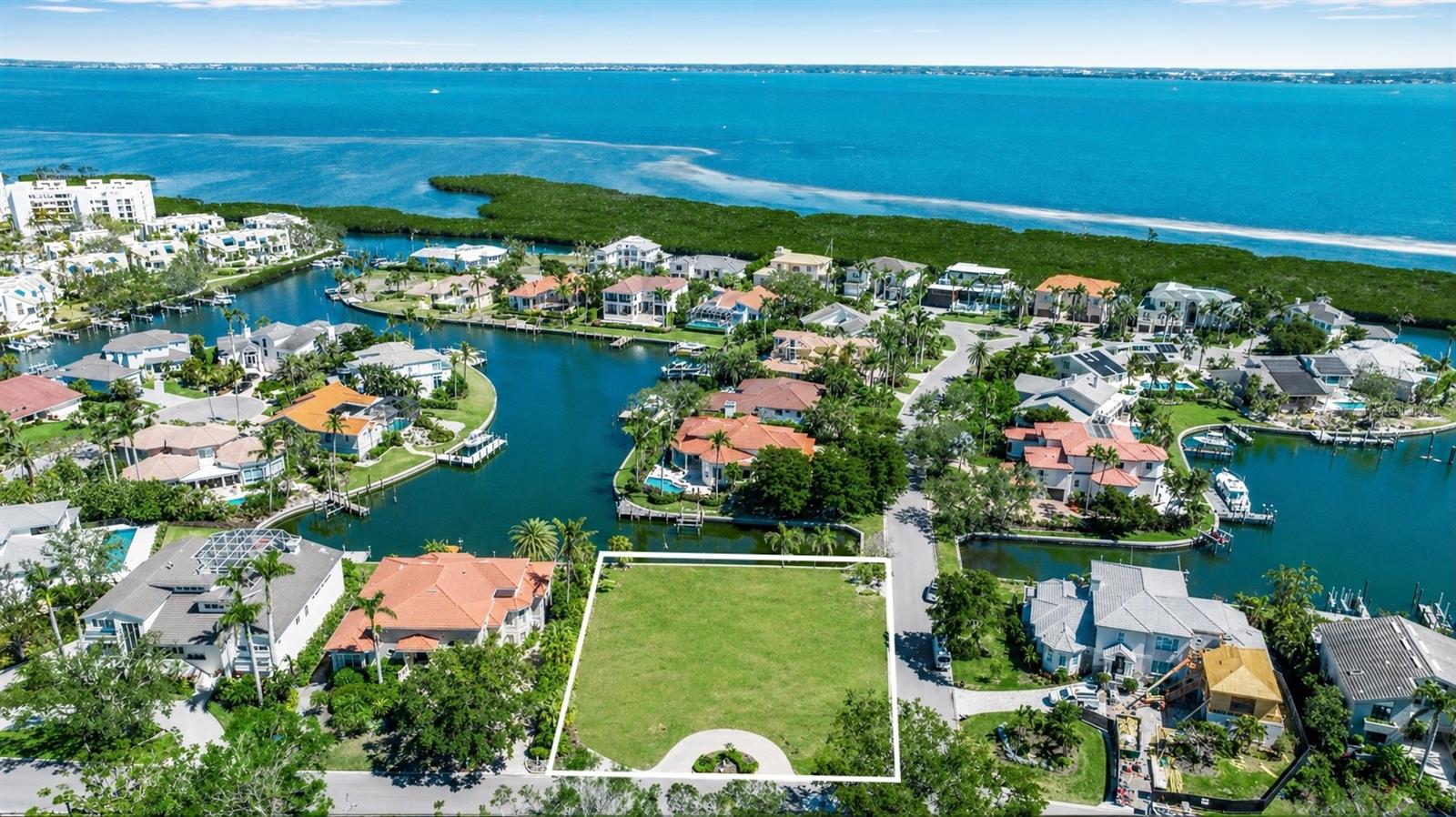 BAY ISLES - Residential