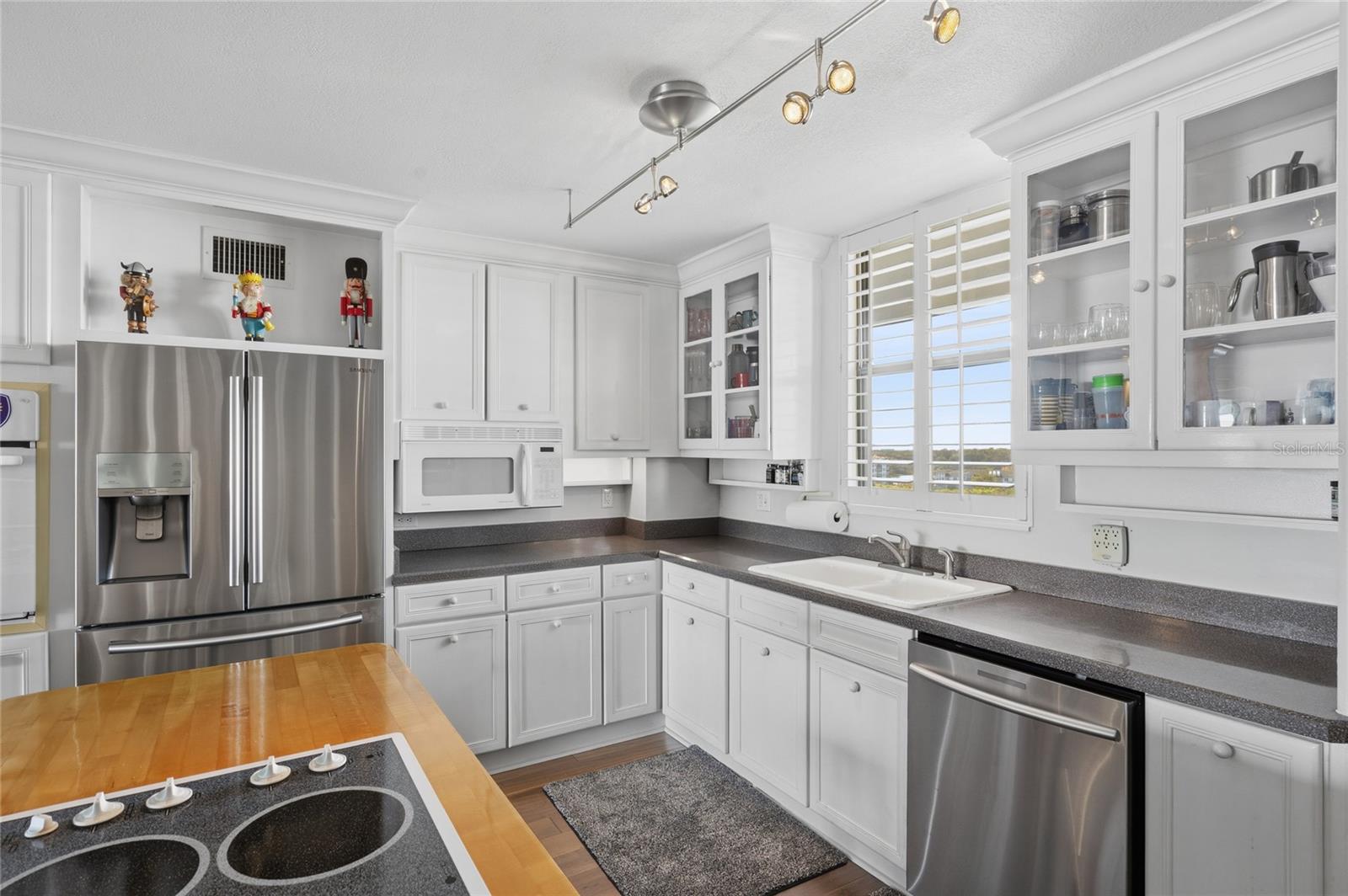 WEST COVE - Residential