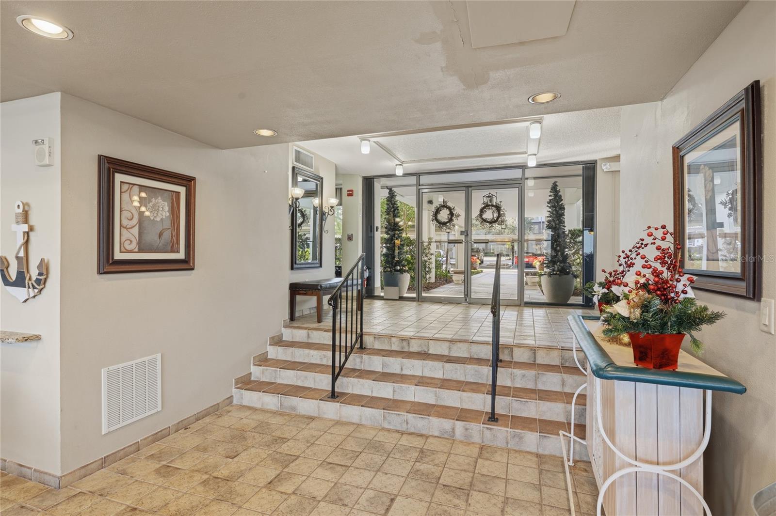 WEST COVE - Residential