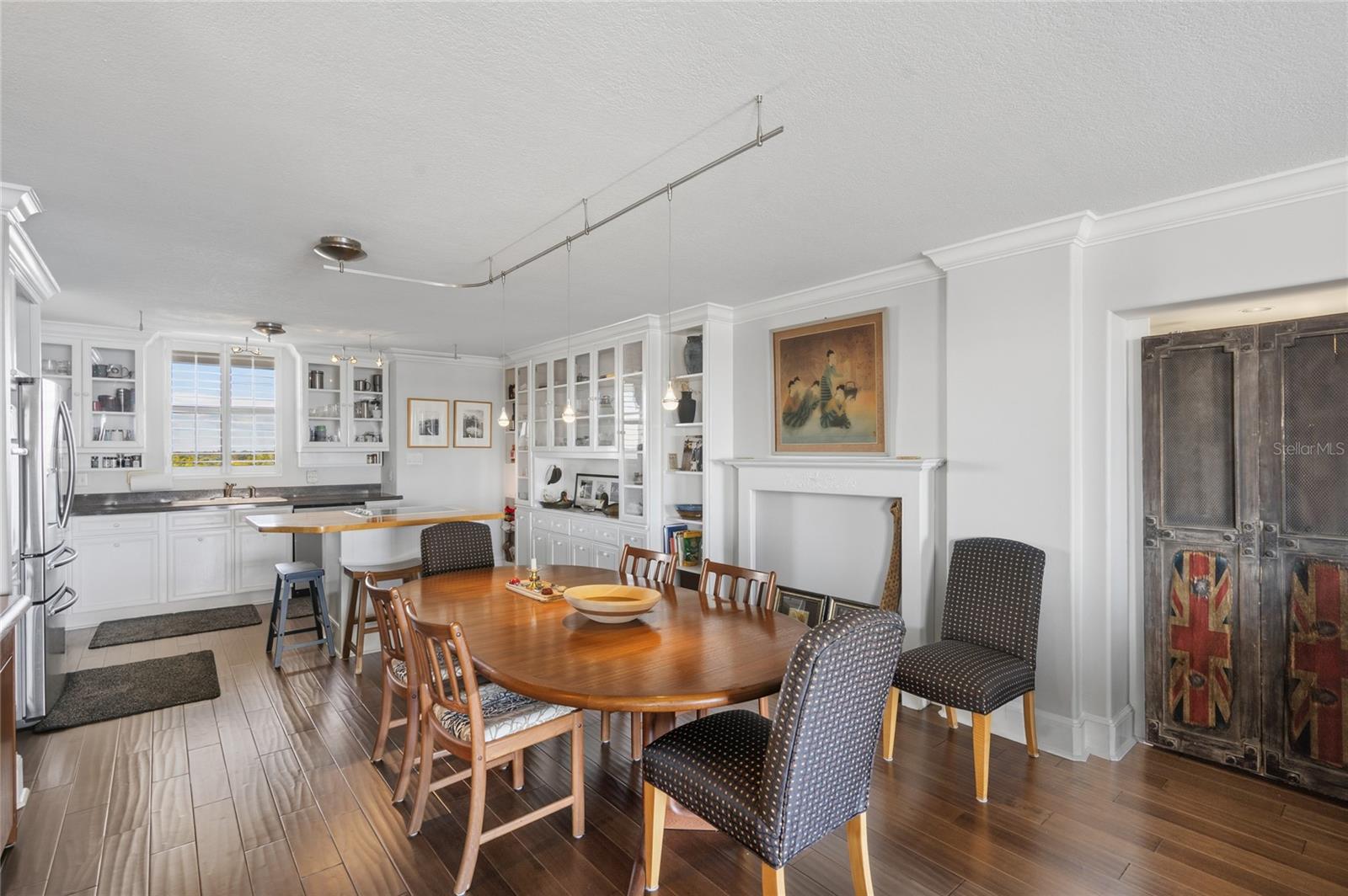 WEST COVE - Residential