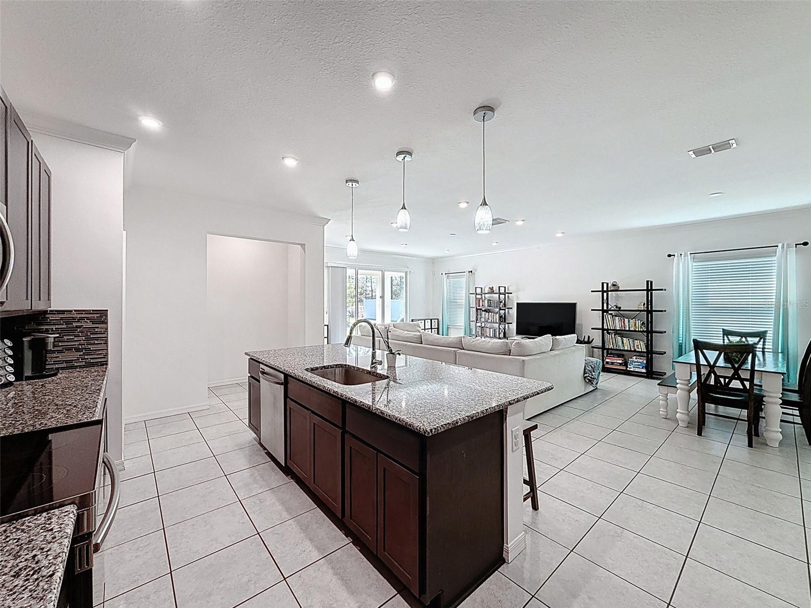 ROYAL HIGHLANDS - Residential