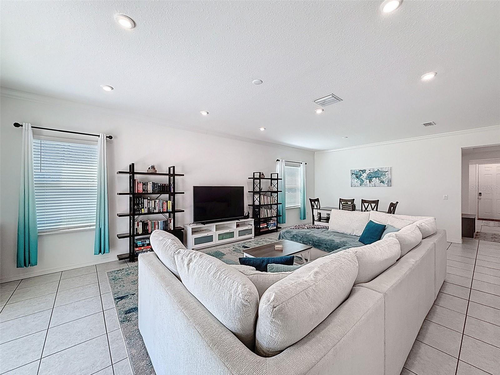 ROYAL HIGHLANDS - Residential