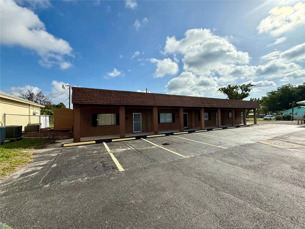 Photo of 1804 W Baker Street #E, Plant City, FL 33563 (MLS # L4962852)