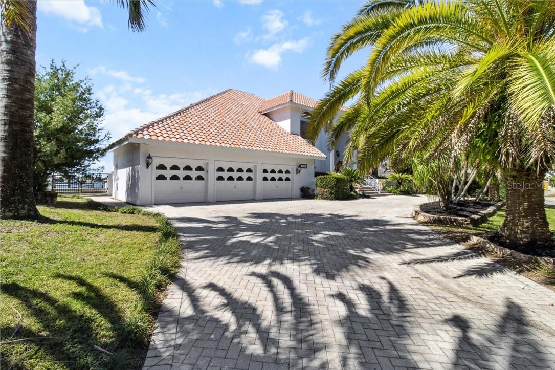 1128 N Circle DRIVE
