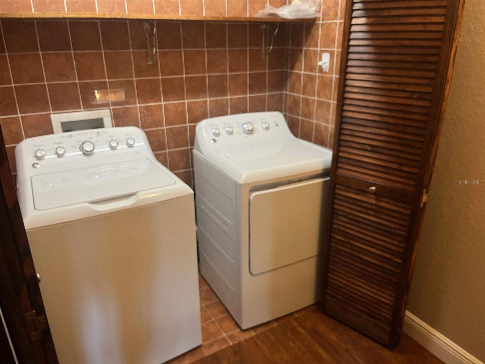 MIRABELLA TWNHMS SUB - Residential Lease