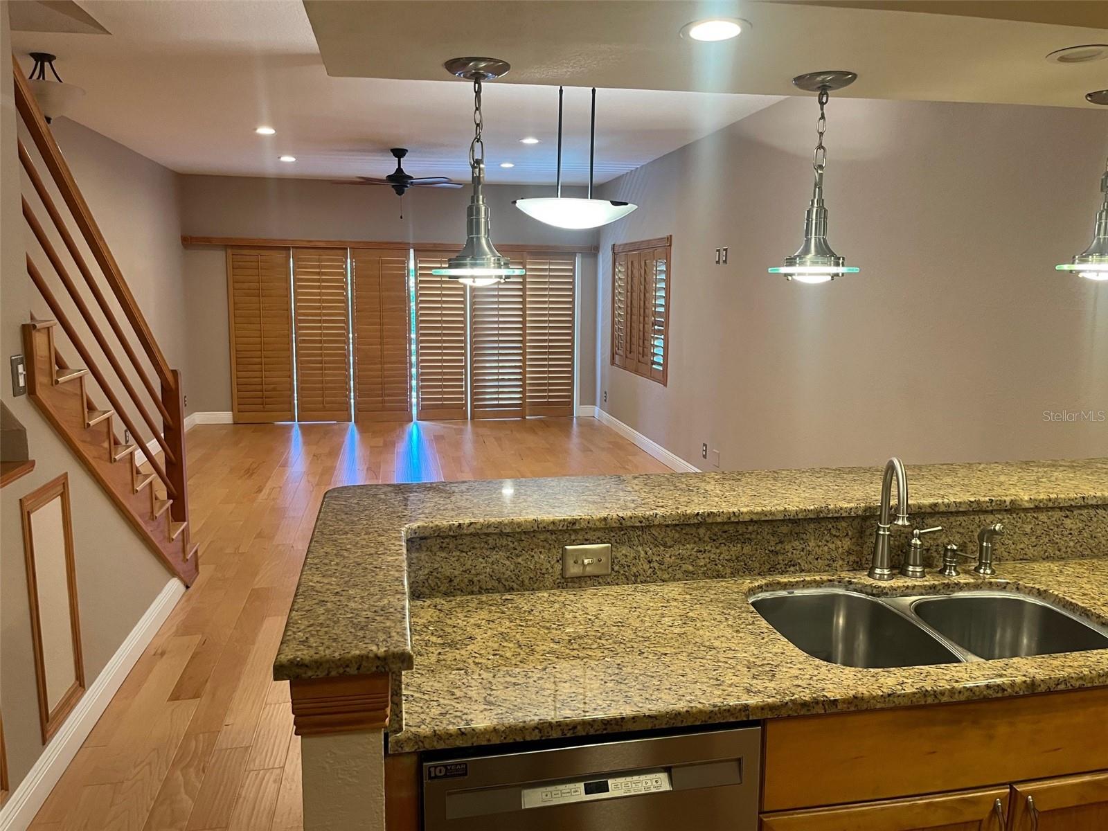 MIRABELLA TWNHMS SUB - Residential Lease