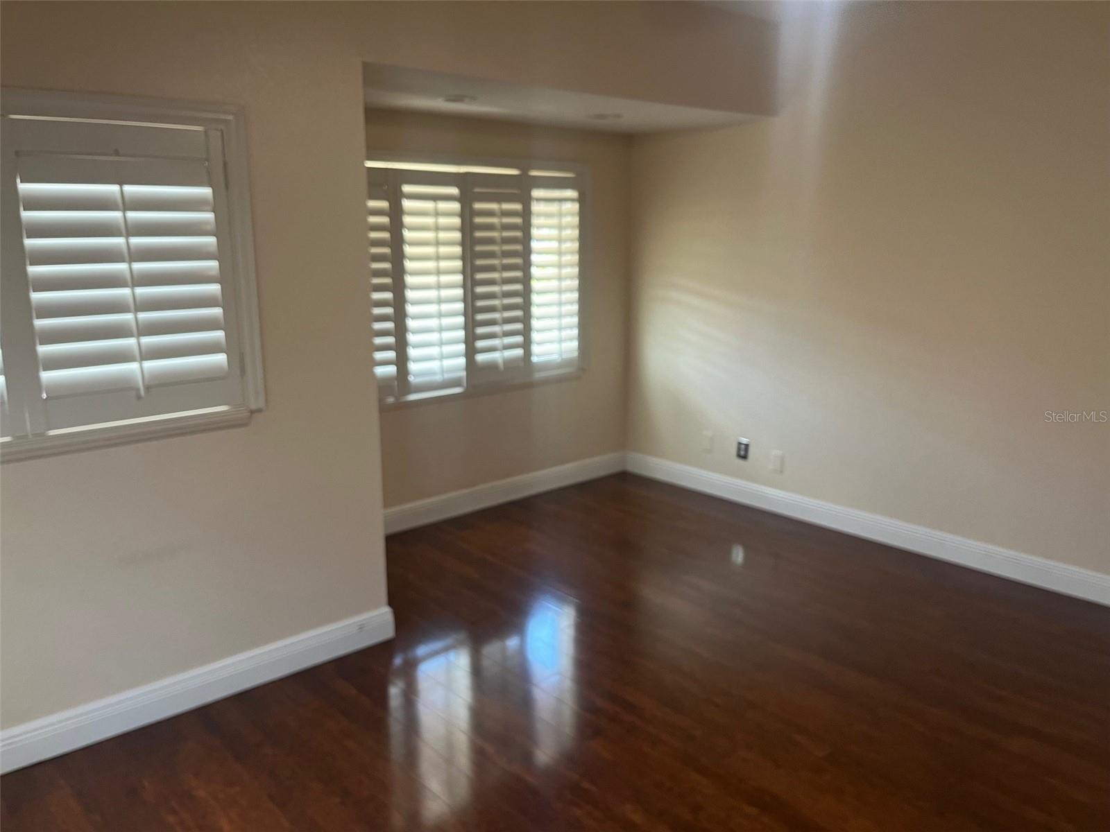 MIRABELLA TWNHMS SUB - Residential Lease