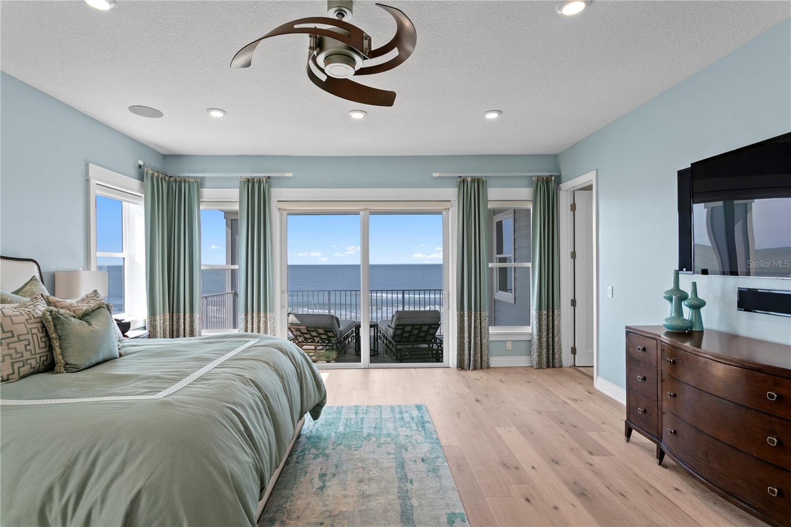 LONE PALM BEACH 1ST ADD - Residential