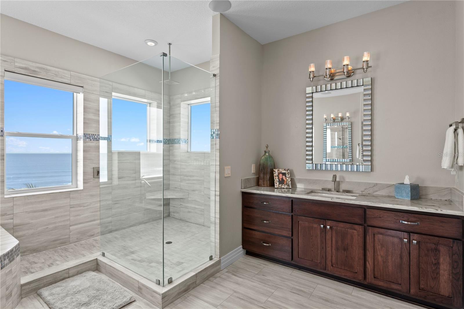 LONE PALM BEACH 1ST ADD - Residential