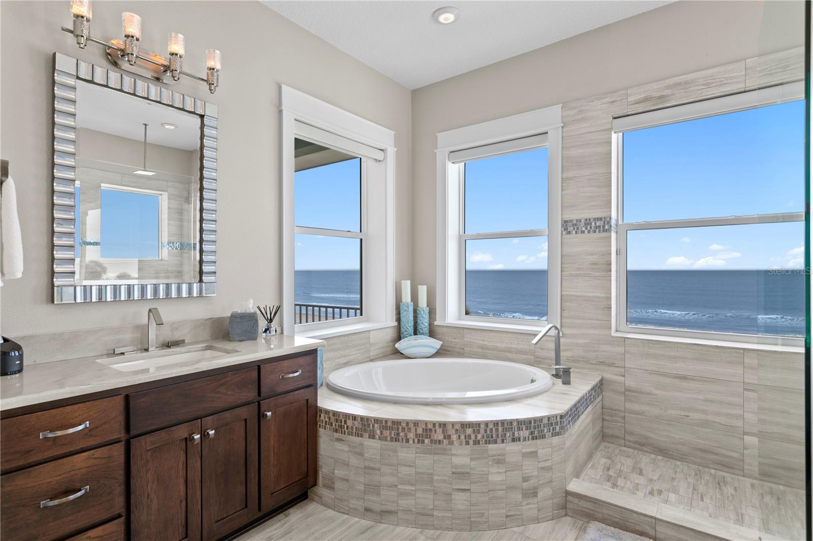 LONE PALM BEACH 1ST ADD - Residential