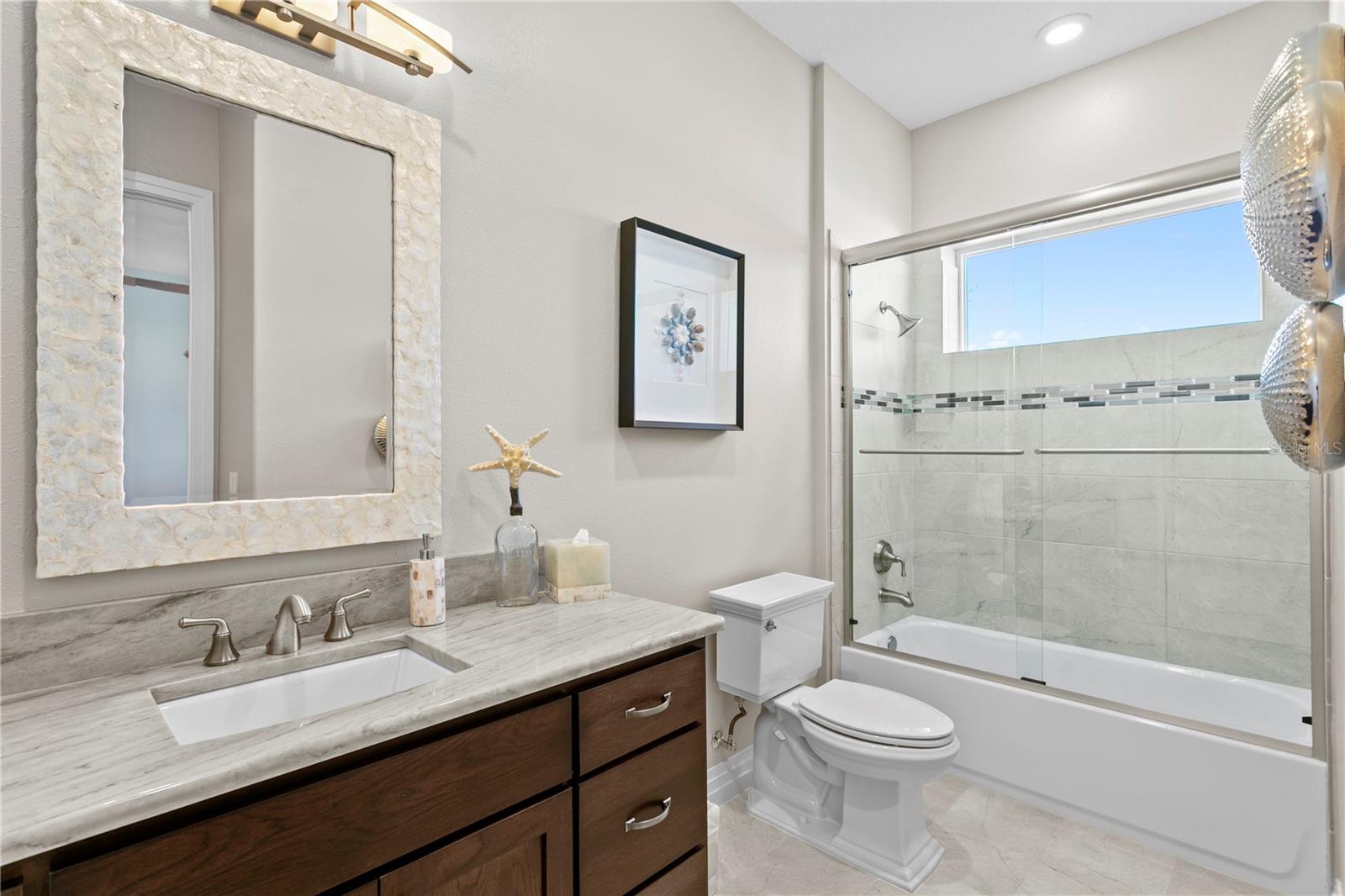 LONE PALM BEACH 1ST ADD - Residential