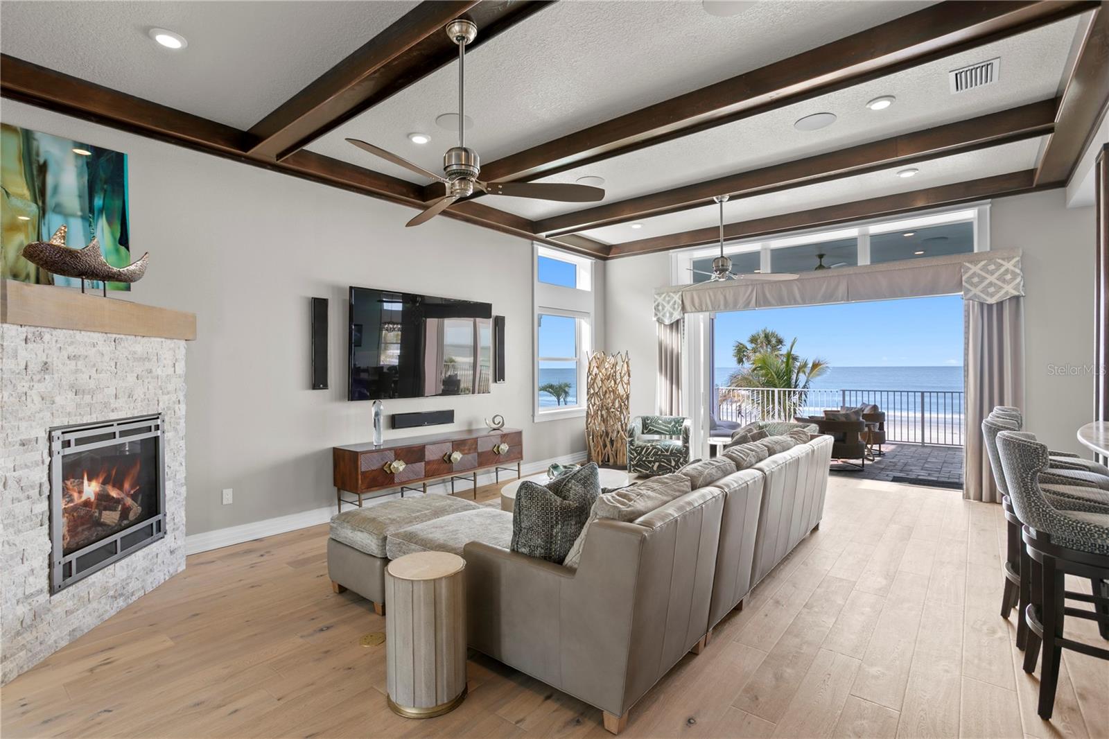 LONE PALM BEACH 1ST ADD - Residential