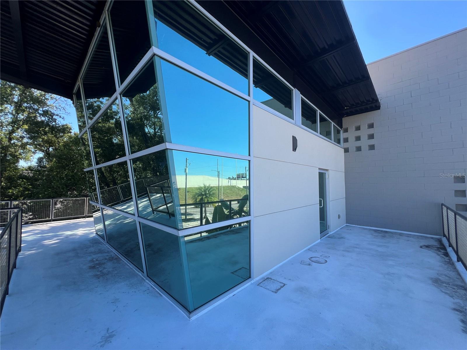 PALMARIA - Commercial Lease