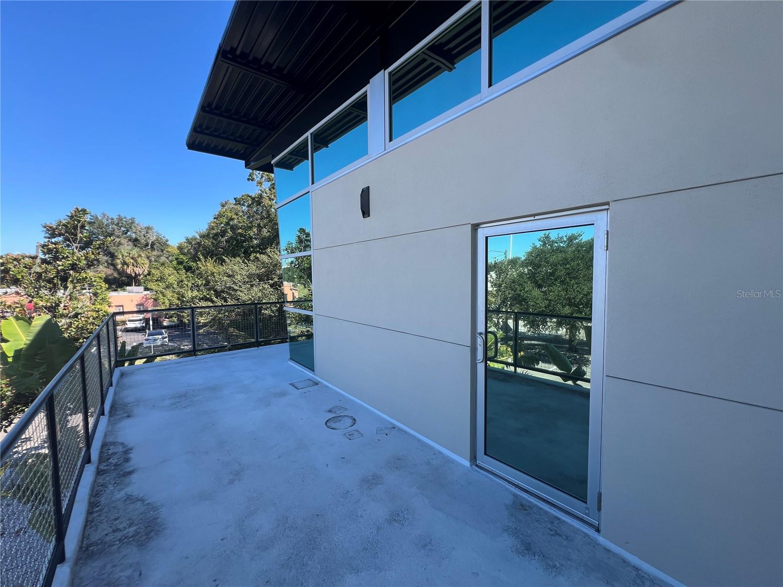 PALMARIA - Commercial Lease