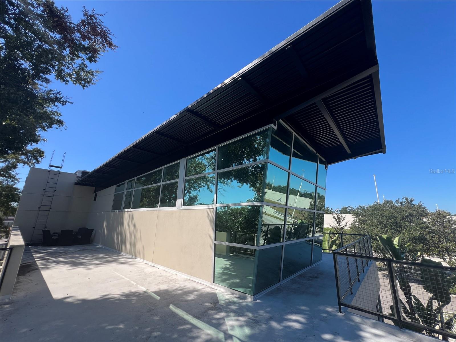 PALMARIA - Commercial Lease