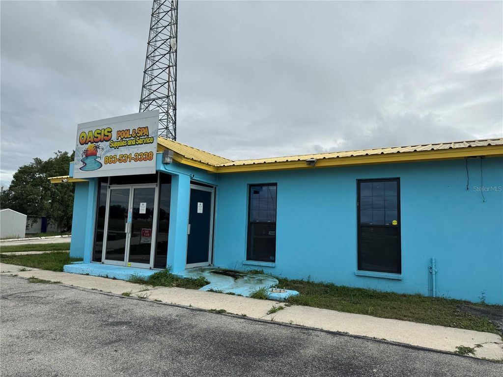 Photo of 1174 Us 27 N, Lake Placid, FL 33852 (MLS # L4952935)