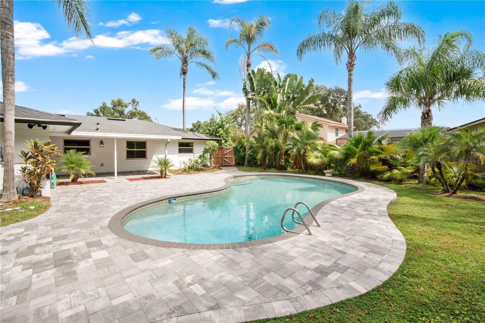 RIVER OAKS - Residential