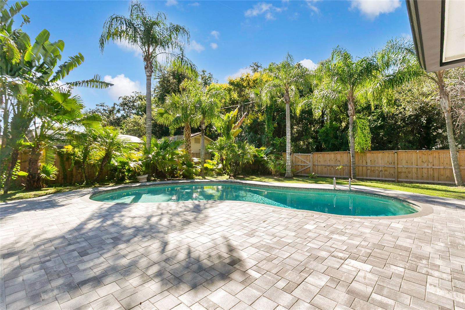 RIVER OAKS - Residential