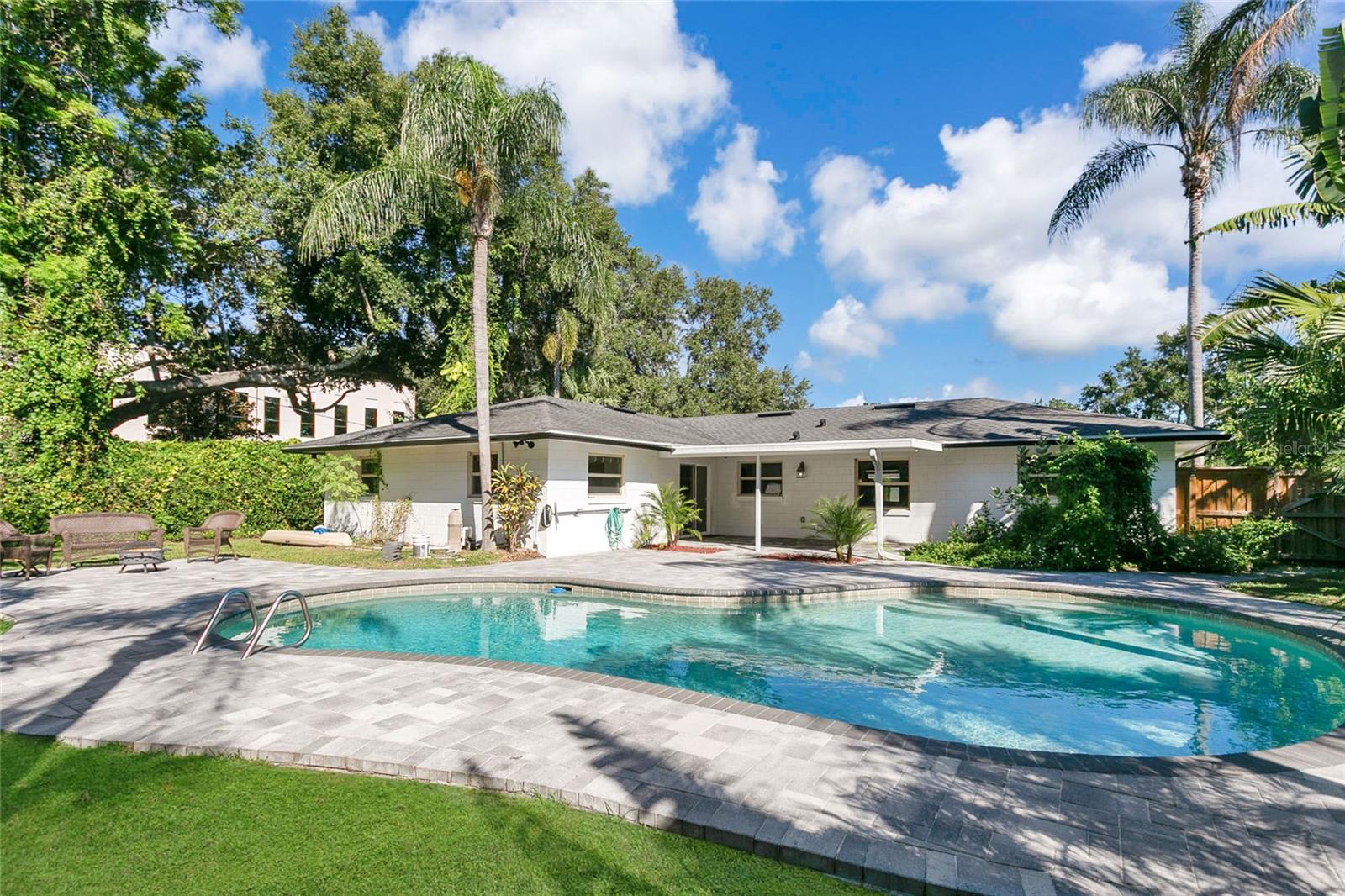 RIVER OAKS - Residential