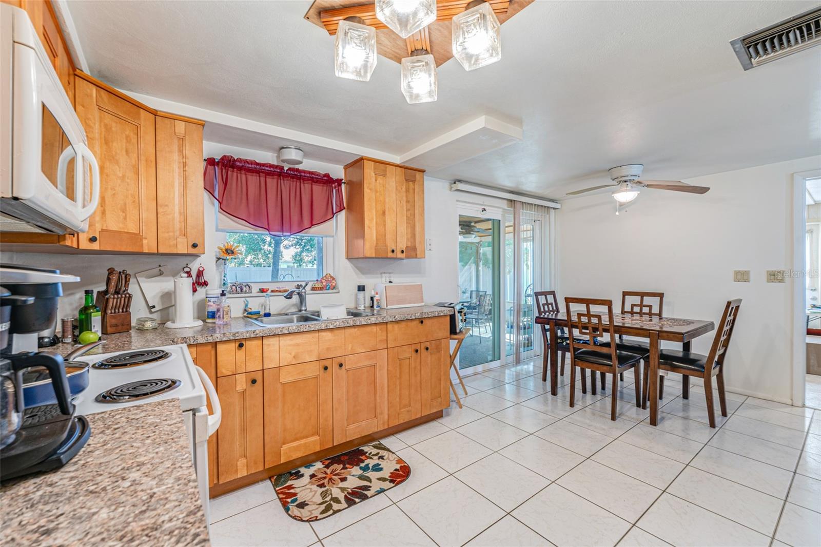 LAKEWOOD VILLAS - Residential Lease