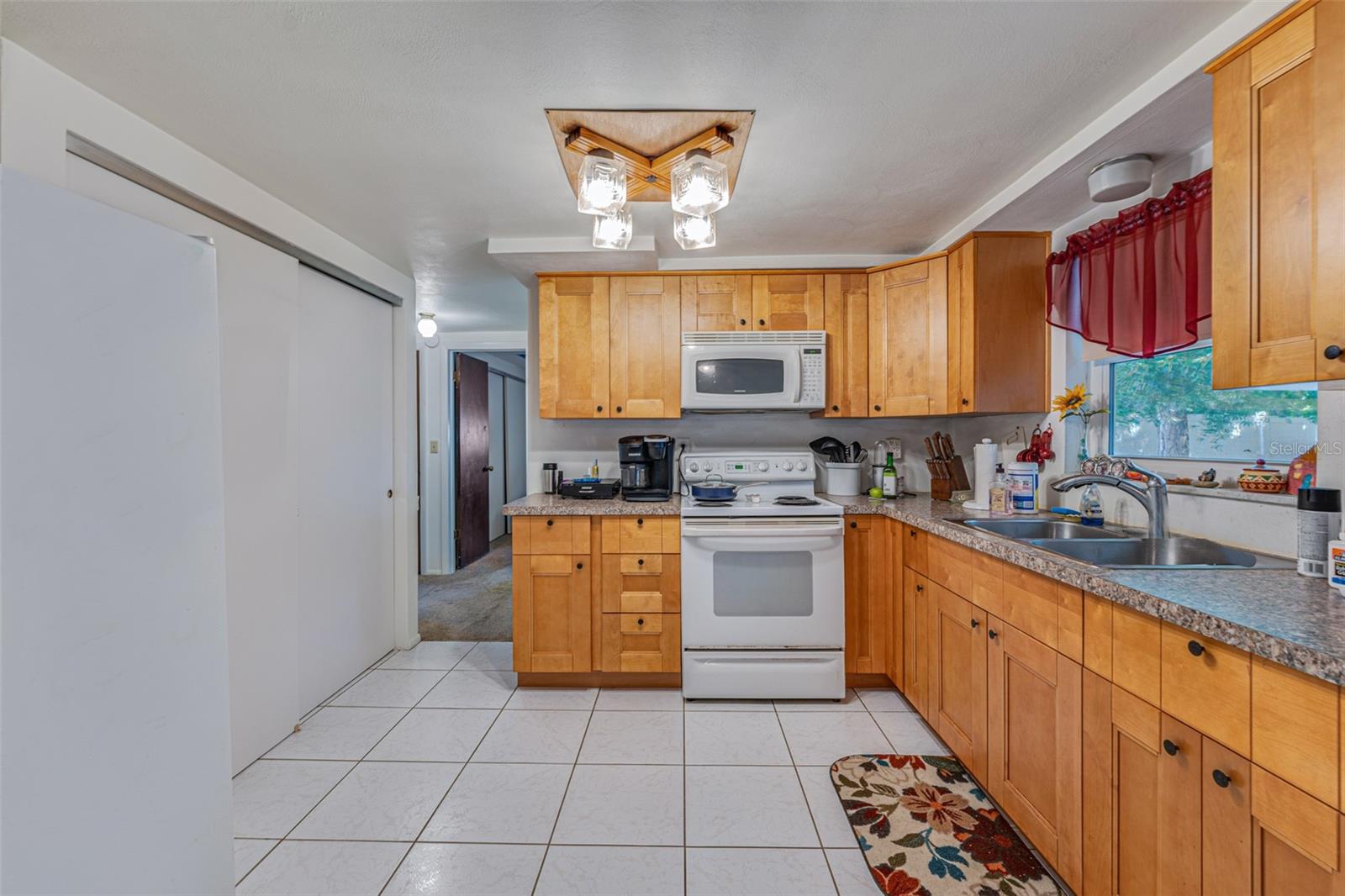 LAKEWOOD VILLAS - Residential Lease