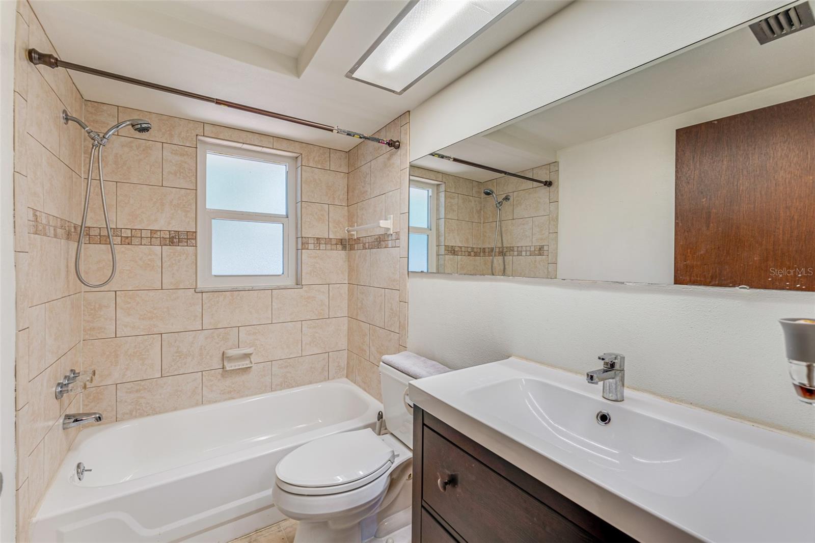 LAKEWOOD VILLAS - Residential Lease