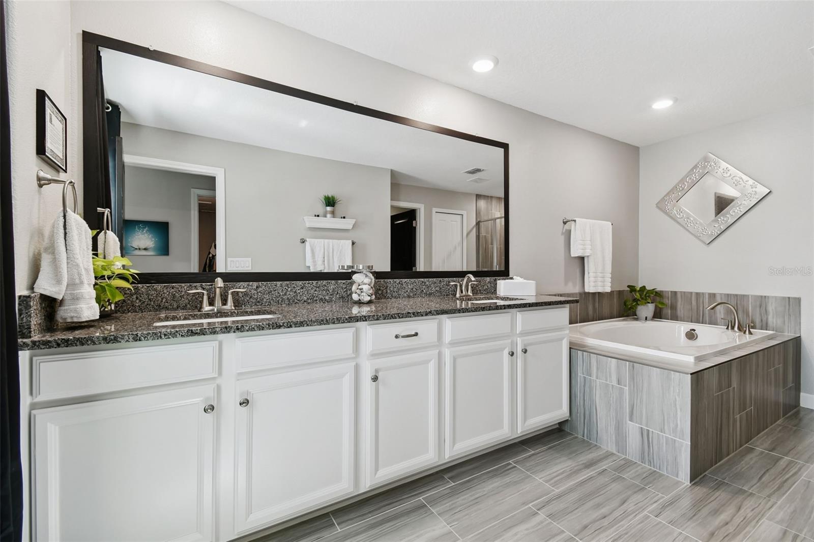 TOWNES AT CYPRESS RANCH - Residential