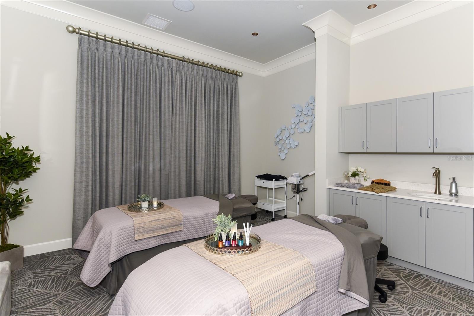 LAKEWOOD NATIONAL - Residential Lease