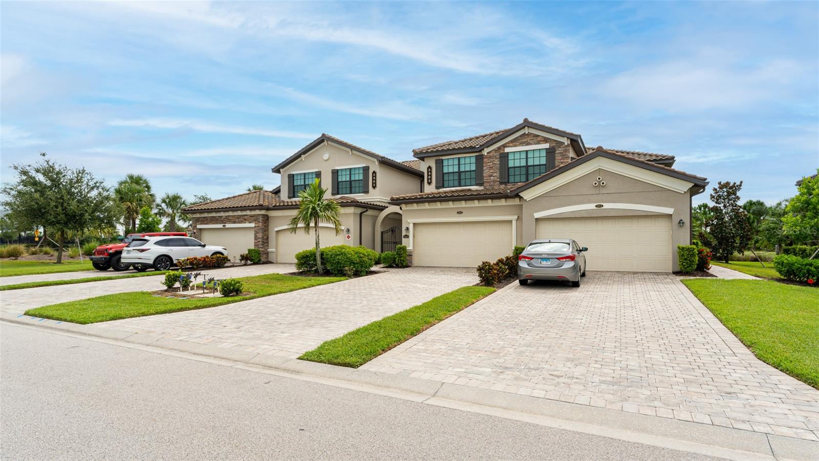 LAKEWOOD RANCH VACATION RENTALS. Also available as an ANNUAL rental. Rented October 2025 to May 2026. This is a 2nd floor condo with 2000 sq. ft of living space with 3 bedrooms and 2 baths. The spacious Master bedroom features a King bed with 2 walk in closets and a glass enclosed tub and shower. Bedroom 2 has 2 full size beds and the 3rd bedroom is a den with a desk and a queen pull-out sofa. The unit has a large screened in lanai perfect for entertaining. Lakewood National is a premier resort style community offering a 36 hole Arnold Palmer designed course, with amenities including 6 heated swimming pools with lap lanes and waterfall, hot tub, fitness, pickleball, bocce ball, tennis.
The clubhouse offers both casual and fine dining restaurants. This coach home townhome condo is conveniently located to the clubhouse - just a short walk across the street. Contact Agent for short term rates.