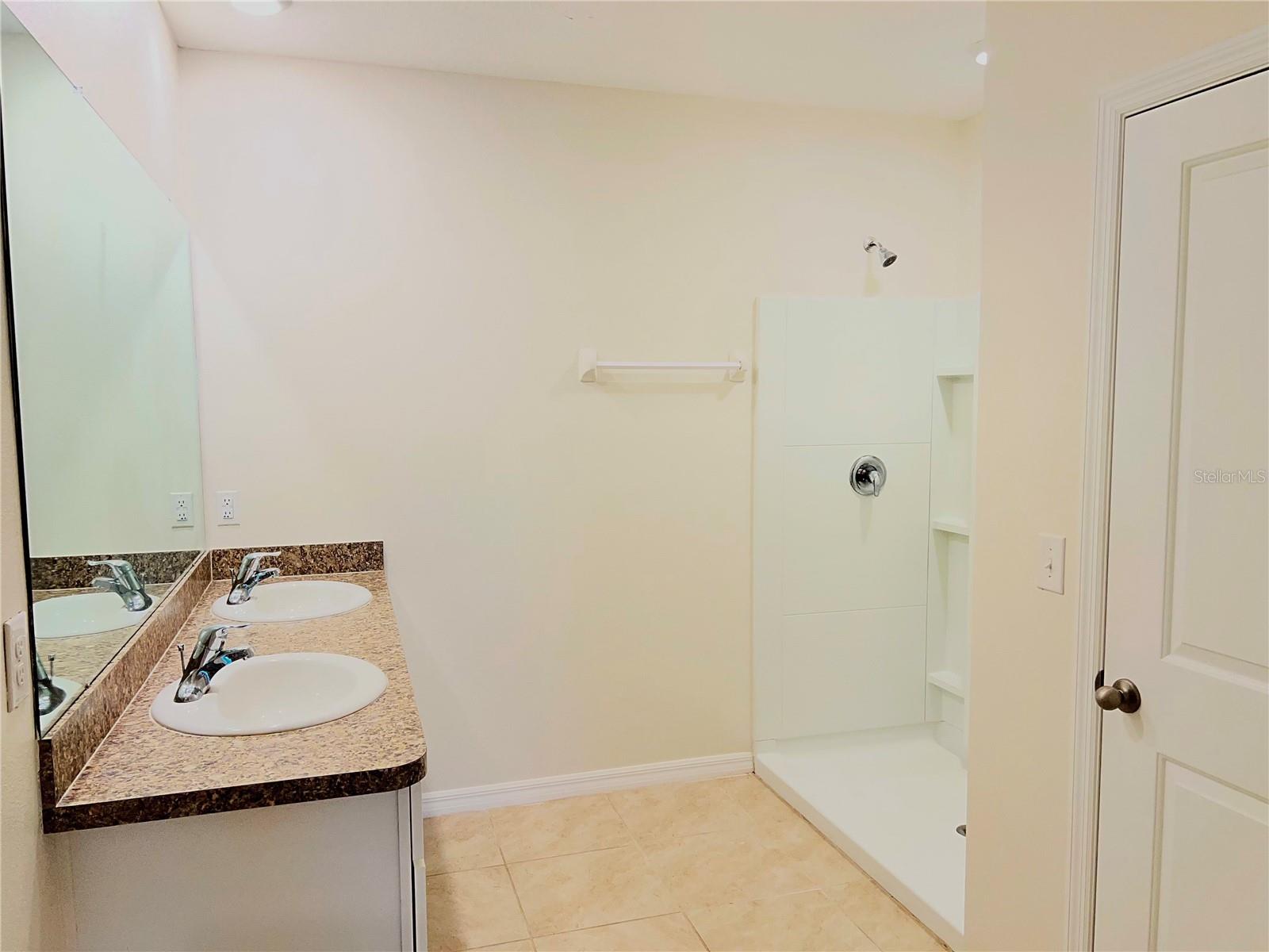 SOUTHERN OAKS PH I & II - Residential Lease