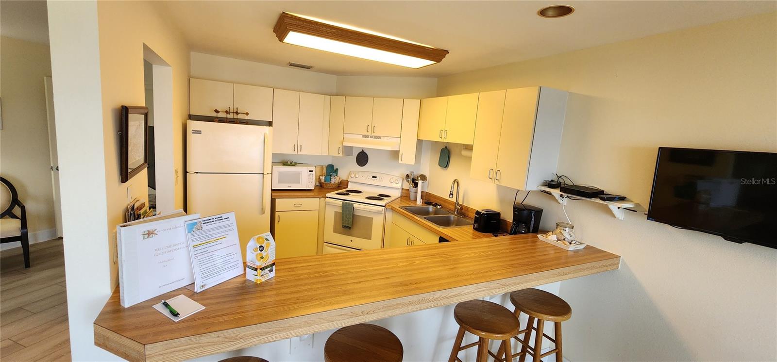 WANDER RESIDENCES OF TIERRA VERDE - Residential Lease