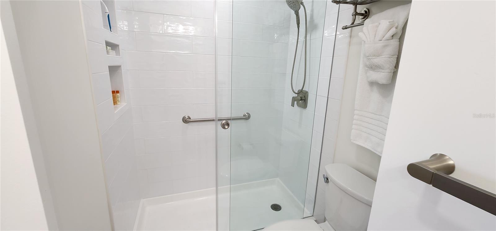 WANDER RESIDENCES OF TIERRA VERDE - Residential Lease