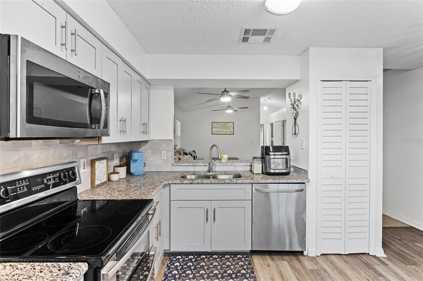 1612 CHATHAM CIRCLE
