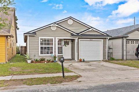 Photo of 1612 Chatham Circle, Apopka, FL 32703 (MLS # S5131009)