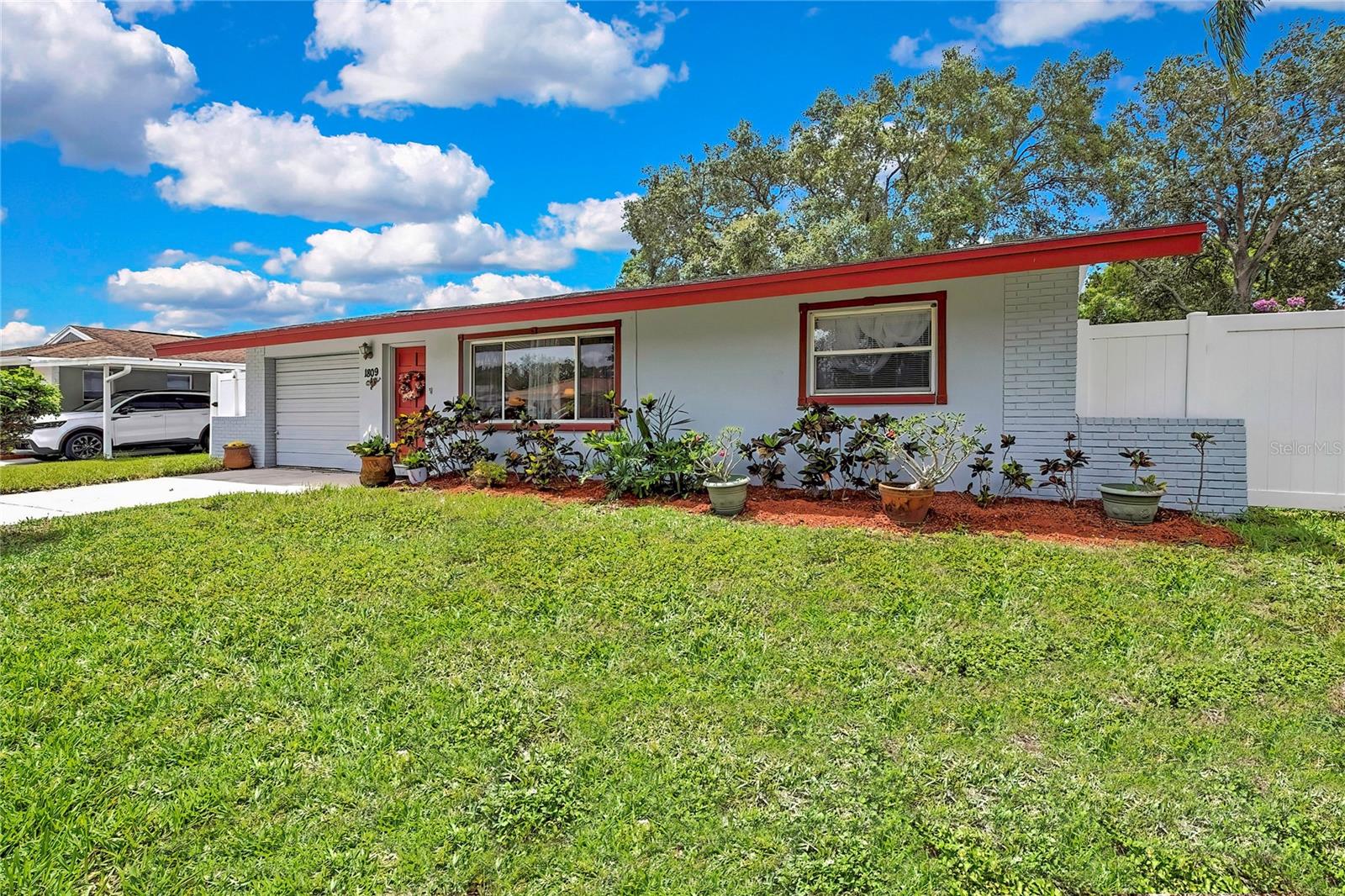 1809 CHINABERRY DRIVE